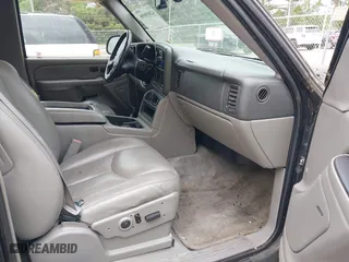 2004 Chevrolet Tahoe LT with VIN 1GNEC13Z04J262265, listed as a IAAI auction lot 42049698 with 376,367 mi miles. Bid and sale history available at carsss.com. Image 5.