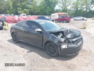 2009 Scion tC z VIN JTKDE167490283926, wystawiony jako IAAI lot #42177782 z przebiegiem 151 984 mil mil oraz . Historia ofert i sprzedaży dostępna na DreamBid. Obrazek 1.