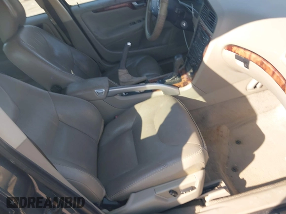 2005 Volvo XC70 with VIN YV1SZ592X51201769, listed as a IAAI auction lot 41836689 with 260,339 mi miles and . Bid and sale history available at DreamBid. Image 5.