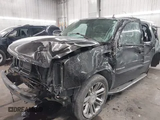 2012 Cadillac Escalade Premium z VIN 1GYS4CEF7CR299766, wystawiony jako IAAI lot #41374795 z przebiegiem 156 491 mil mil oraz . Historia ofert i sprzedaży dostępna na DreamBid. Obrazek 6.