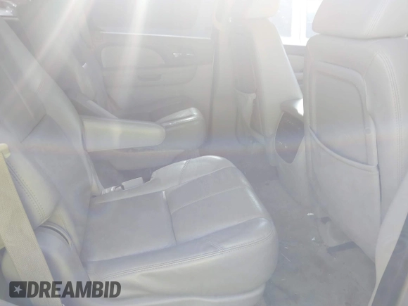 2007 Chevrolet Tahoe LTZ z VIN 1GNFC13J97R379542, wystawiony jako IAAI lot #41742034 z przebiegiem 256 267 mil mil oraz . Historia ofert i sprzedaży dostępna na DreamBid. Obrazek 8.