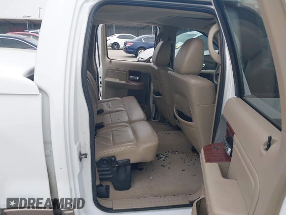 2006 Ford F-150 XLT с VIN 1FTPW12V16KD68289, выставлен на аукционе IAAI как лот 42210513 с пробегом 228 168 миль миль и . История ставок и продаж доступна на DreamBid. Изображение 8.