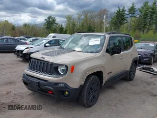 2017 Jeep Renegade Trailhawk z VIN ZACCJBCB8HPE88509, wystawiony jako IAAI lot #42210098 z przebiegiem 114 832 mil mil oraz . Historia ofert i sprzedaży dostępna na DreamBid. Obrazek 2.