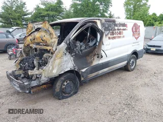 2017 Ford Transit z VIN 1FTYE1ZM2HKA20301, wystawiony jako IAAI lot #42323437 z przebiegiem Nie podano mil oraz . Historia ofert i sprzedaży dostępna na DreamBid. Obrazek 2.