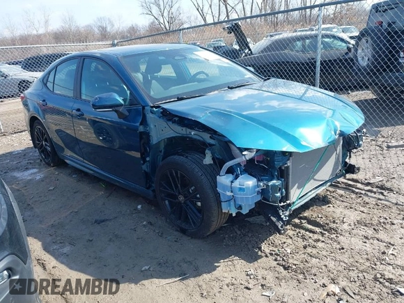 2025 Toyota Camry LE z VIN 4T1DBADK3SU512081, wystawiony jako IAAI lot #41762607 z przebiegiem 6 112 mil mil oraz . Historia ofert i sprzedaży dostępna na DreamBid. Obrazek 1.