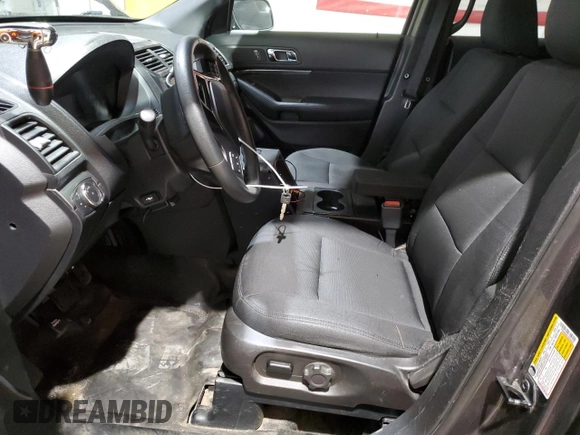 2018 Ford Police Interceptor Utility z VIN 1FM5K8AR2JGC56401, wystawiony jako Copart lot #56989315 z przebiegiem 115 488 mil mil oraz Tytuł czysty. Historia ofert i sprzedaży dostępna na DreamBid. Obrazek 7.