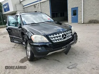 2011 Mercedes-Benz M 350 z VIN 4JGBB5GB7BA697697, wystawiony jako Copart lot #57138125 z przebiegiem 122 526 mil mil oraz Szkoda całkowita • Salvage title. Historia ofert i sprzedaży dostępna na DreamBid. Obrazek 14.