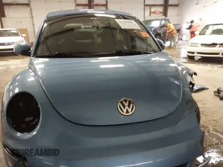 2010 Volkswagen New Beetle Coupe with VIN 3VWPW3AG4AM003893, listed as a IAAI auction lot 41255087 with 192,128 mi miles. Bid and sale history available at carsss.com. Image 13.