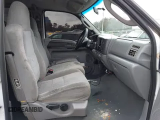 2003 Ford F-350 XL z VIN 1FTSW31P53ED77760, wystawiony jako IAAI lot #41656643 z przebiegiem 176 489 mil mil oraz . Historia ofert i sprzedaży dostępna na DreamBid. Obrazek 5.