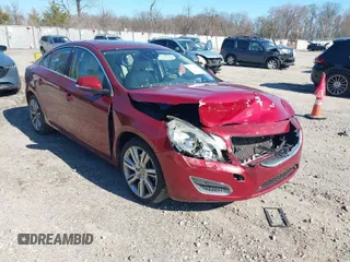 2011 Volvo S60 with VIN YV1902FHXB2009211, listed as a IAAI auction lot 41822023 with 104,013 mi miles. Bid and sale history available at carsss.com. Image 1.