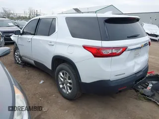 2020 Chevrolet Traverse LS z VIN 1GNERFKW7LJ258845, wystawiony jako IAAI lot #42013350 z przebiegiem 106 649 mil mil oraz . Historia ofert i sprzedaży dostępna na DreamBid. Obrazek 3.
