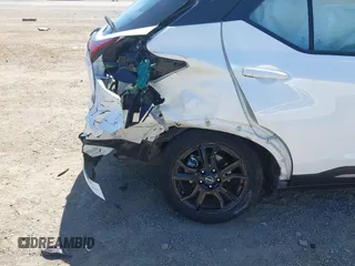 2023 Nissan Kicks SR z VIN 3N1CP5DV3PL539997, wystawiony jako IAAI lot #42352528 z przebiegiem 52 259 mil mil oraz . Historia ofert i sprzedaży dostępna na DreamBid. Obrazek 6.