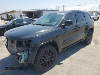 2018 Jeep Grand Cherokee Altitude with VIN 1C4RJFAGXJC420352, listed as a Copart auction lot 52824515 with 153,232 mi miles and Salvage title. Bid and sale history available at DreamBid. Image 1.