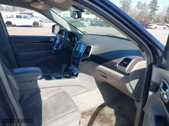 2011 Jeep Grand Cherokee Laredo with VIN 1J4RR4GG2BC508070, listed as a IAAI auction lot 41930814 with 206,658 mi miles. Bid and sale history available at carsss.com. Image 5.