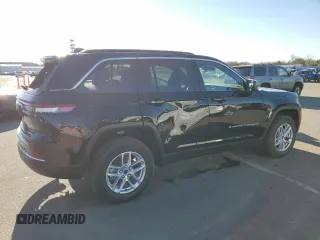 2025 Jeep Grand Cherokee Laredo with VIN 1C4RJHAG3SC274177, listed as a Copart auction lot 84838284 with 36 mi miles and Salvage Title. Bid and sale history available at DreamBid. Image 3.
