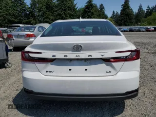 2025 Toyota Camry LE z VIN 4T1DAACK8SU540544, wystawiony jako Copart lot #58835005 z przebiegiem 14 268 mil mil oraz Szkoda całkowita • Salvage title. Historia ofert i sprzedaży dostępna na DreamBid. Obrazek 6.