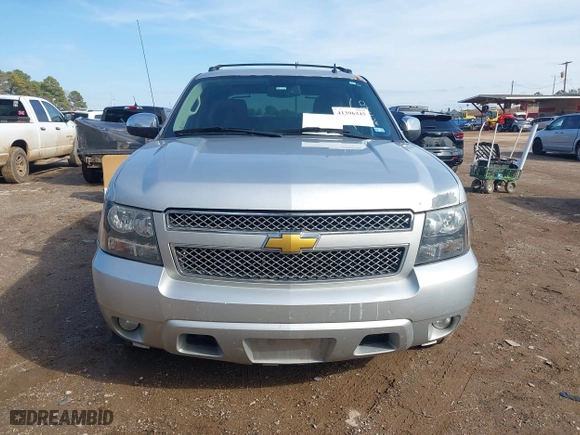 2013 Chevrolet Avalanche LS with VIN 3GNMCEE02DG207190, listed as a IAAI auction lot 41396345 with 223,378 mi miles. Bid and sale history available at carsss.com. Image 12.