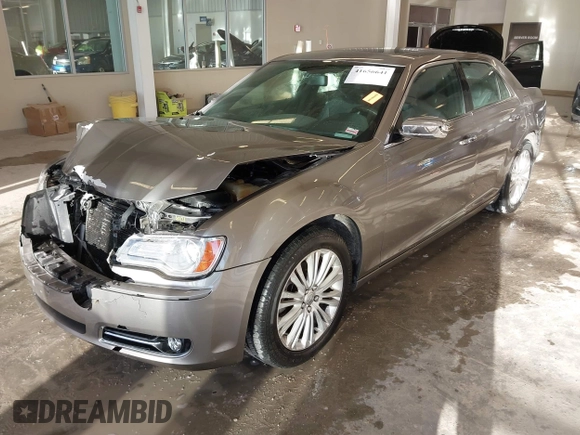 2014 Chrysler 300 C z VIN 2C3CCAKG6EH273214, wystawiony jako IAAI lot #41656641 z przebiegiem 211 121 mil mil oraz . Historia ofert i sprzedaży dostępna na DreamBid. Obrazek 16.