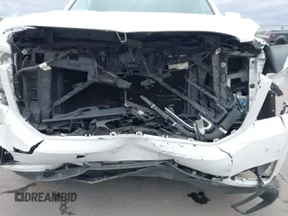 2019 GMC Yukon SLT with VIN 1GKS2BKC3KR160060, listed as a IAAI auction lot 42042122 with 124,733 mi miles. Bid and sale history available at carsss.com. Image 6.
