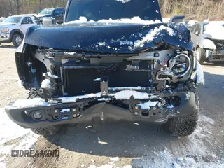 2024 Ford Bronco z VIN 1FMDE1AP3RLA66439, wystawiony jako IAAI lot #41071999 z przebiegiem 3 055 mil mil oraz . Historia ofert i sprzedaży dostępna na DreamBid. Obrazek 6.