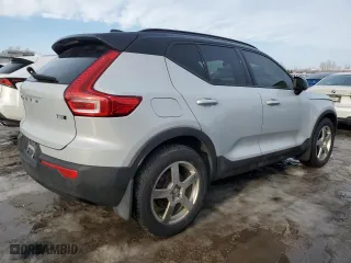 2022 Volvo XC40 R-Design with VIN YV4162UM7N2773584, listed as a Copart auction lot 45708995 with NaN miles and Clean Title. Bid and sale history available at carsss.com. Image 3.