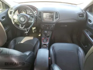 2020 Jeep Compass Trailhawk z VIN 3C4NJDDB4LT184212, wystawiony jako Copart lot #53054375 z przebiegiem 73 963 mil mil oraz Szkoda całkowita • Salvage title. Historia ofert i sprzedaży dostępna na DreamBid. Obrazek 8.