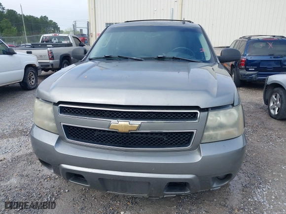 2007 Chevrolet Suburban LT with VIN 1GNFC16077R372737, listed as a IAAI auction lot 41917140 with 249,075 mi miles. Bid and sale history available at carsss.com. Image 6.