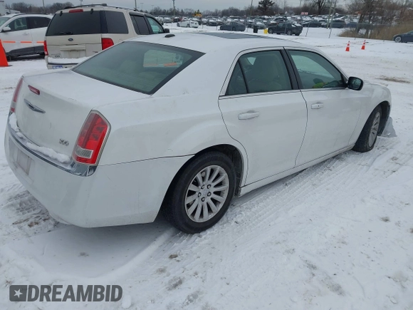 2013 Chrysler 300 z VIN 2C3CCAAG5DH743393, wystawiony jako IAAI lot #41585284 z przebiegiem 134 429 mil mil oraz . Historia ofert i sprzedaży dostępna na DreamBid. Obrazek 4.