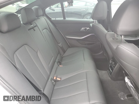 2021 BMW 3 Series 330i xDrive z VIN 3MW5R7J01M8C09484, wystawiony jako Copart lot #59128455 z przebiegiem 43 059 mil mil oraz Szkoda całkowita • Salvage title. Historia ofert i sprzedaży dostępna na DreamBid. Obrazek 10.