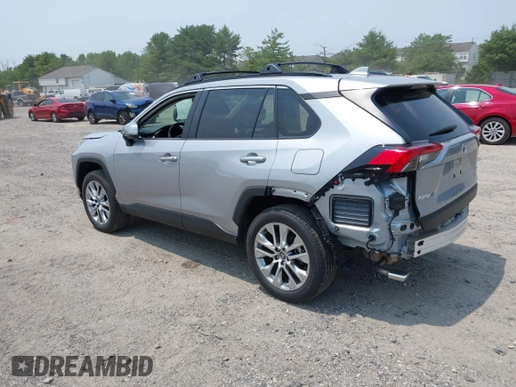 2024 Toyota RAV4 XLE Premium z VIN 2T3A1RFV6RC462114, wystawiony jako IAAI lot #42438905 z przebiegiem 3 620 mil mil oraz . Historia ofert i sprzedaży dostępna na DreamBid. Obrazek 3.