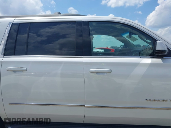 2017 GMC Yukon XL SLT z VIN 1GKS2GKC5HR160468, wystawiony jako IAAI lot #42166908 z przebiegiem 131 469 mil mil oraz . Historia ofert i sprzedaży dostępna na DreamBid. Obrazek 13.
