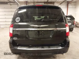 2015 Chrysler Town & Country Touring L z VIN 2C4RC1CG9FR728864, wystawiony jako IAAI lot #42211260 z przebiegiem 150 345 mil mil oraz . Historia ofert i sprzedaży dostępna na DreamBid. Obrazek 16.