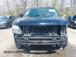 2013 Chevrolet Suburban LT с VIN 1GNSKJE72DR356781, выставлен на аукционе IAAI как лот 41908071 с пробегом 258 688 миль миль и . История ставок и продаж доступна на DreamBid. Изображение 12.