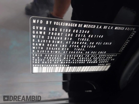 2024 Volkswagen Tiguan SE R-Line Black z VIN 3VVCB7AX4RM106944, wystawiony jako IAAI lot #42121362 z przebiegiem 11 777 mil mil oraz . Historia ofert i sprzedaży dostępna na DreamBid. Obrazek 9.