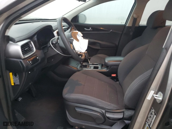 2017 Kia Sorento LX with VIN 5XYPG4A3XHG262575, listed as a Copart auction lot 43199115 with 161,793 mi miles and Salvage Title. Bid and sale history available at carsss.com. Image 7.