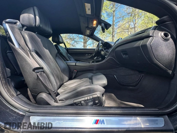 2014 BMW 6 Series z VIN WBAYP9C52ED16921, wystawiony jako Copart lot #55470855 z przebiegiem 101 777 mil mil oraz Czysty tytuł • Clean title. Historia ofert i sprzedaży dostępna na DreamBid. Obrazek 5.