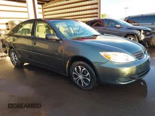 2002 Toyota Camry LE z VIN JTDBE32K820136633, wystawiony jako IAAI lot #41692726 z przebiegiem 67 635 mil mil oraz . Historia ofert i sprzedaży dostępna na DreamBid. Obrazek 1.