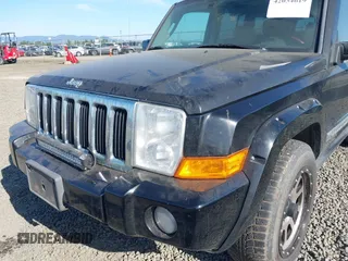 2008 Jeep Commander Overland with VIN 1J8HG682X8C140924, listed as a IAAI auction lot 42034619 with 237,939 mi miles. Bid and sale history available at carsss.com. Image 6.