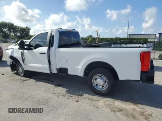 2023 Ford F-250 XL z VIN 1FTBF2AA5PEE21669, wystawiony jako Copart lot #65799754 z przebiegiem Nie podano mil oraz Czysty tytuł • Clean title. Historia ofert i sprzedaży dostępna na DreamBid. Obrazek 2.