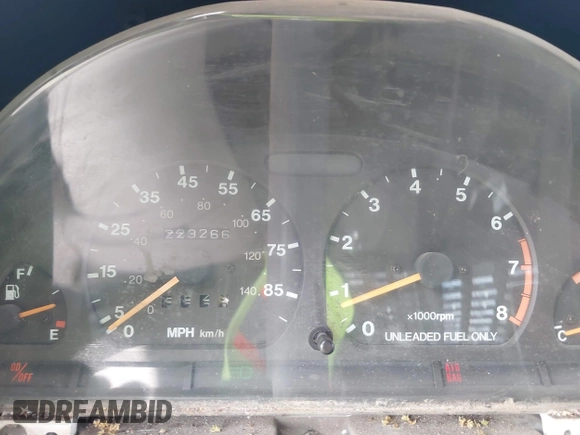 1996 Geo Tracker z VIN 2CNBE1361T6901708, wystawiony jako IAAI lot #41998005 z przebiegiem 223 266 mil mil oraz . Historia ofert i sprzedaży dostępna na DreamBid. Obrazek 7.