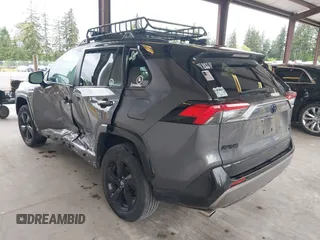 2021 Toyota RAV4 Hybrid XSE z VIN 4T3E6RFV2MU007724, wystawiony jako IAAI lot #42213345 z przebiegiem 31 089 mil mil oraz . Historia ofert i sprzedaży dostępna na DreamBid. Obrazek 3.