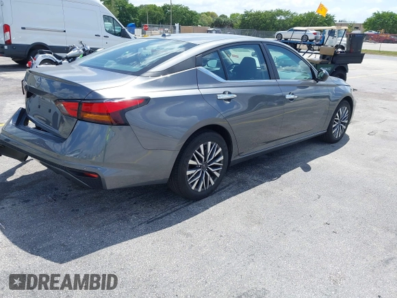 2025 Nissan Altima SV with VIN 1N4BL4DV4SN341393, listed as a IAAI auction lot 42099113 with 5,275 mi miles. Bid and sale history available at carsss.com. Image 4.