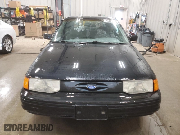 1995 Ford Escort z VIN 1FASP11J8SW175507, wystawiony jako Copart lot #42561915 z przebiegiem 153 495 mil mil oraz Czysty tytuł • Clean title. Historia ofert i sprzedaży dostępna na DreamBid. Obrazek 5.