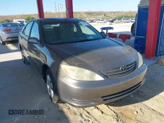 2004 Toyota Camry LE with VIN 4T1BE32KX4U916477, listed as a IAAI auction lot 42018299 with 149,247 mi miles. Bid and sale history available at carsss.com. Image 1.