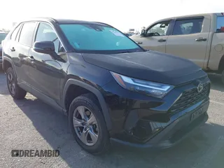 2022 Toyota RAV4 XLE with VIN 2T3W1RFV6NW202715, listed as a IAAI auction lot 41945039 with 68,129 mi miles. Bid and sale history available at carsss.com. Image 1.
