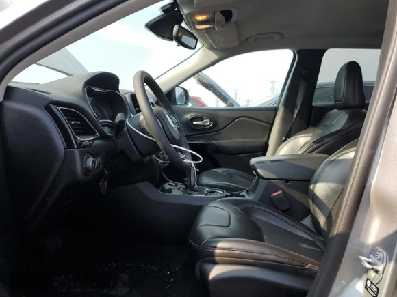 2021 Jeep Cherokee Altitude z VIN 1C4PJMLB9MD228061, wystawiony jako Copart lot #59392625 z przebiegiem 28 320 mil mil oraz Szkoda całkowita • Salvage title. Historia ofert i sprzedaży dostępna na DreamBid. Obrazek 7.