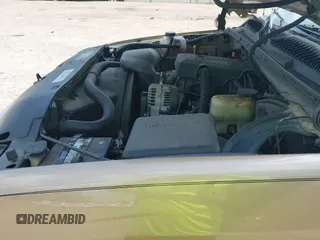 2000 Chevrolet Tahoe LS z VIN 1GNEK13T5YJ189365, wystawiony jako IAAI lot #42377964 z przebiegiem 193 875 mil mil oraz . Historia ofert i sprzedaży dostępna na DreamBid. Obrazek 12.