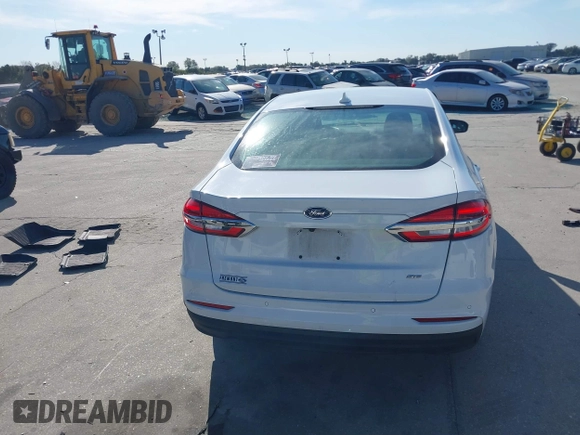 2019 Ford Fusion SE with VIN 3FA6P0H76KR261861, listed as a IAAI auction lot 41031650 with 132,040 mi miles. Bid and sale history available at carsss.com. Image 17.
