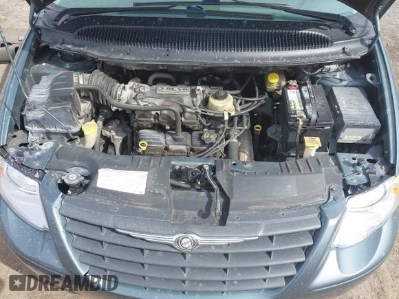 2005 Chrysler Town & Country Touring with VIN 2C4GP54LX5R202644, listed as a IAAI auction lot 41864996 with 161,645 mi miles. Bid and sale history available at carsss.com. Image 10.