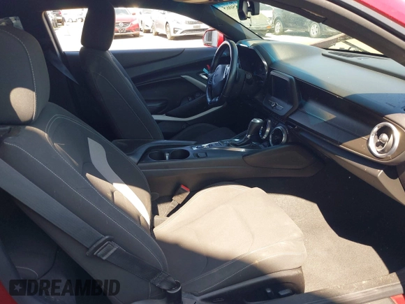 2018 Chevrolet Camaro 1LT z VIN 1G1FB1RS6J0139963, wystawiony jako IAAI lot #41885065 z przebiegiem 45 260 mil mil oraz . Historia ofert i sprzedaży dostępna na DreamBid. Obrazek 5.